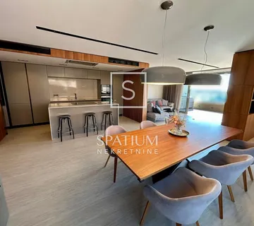 NOVIGRAD, PENTHOUSE S POGLEDOM NA MORE - cover