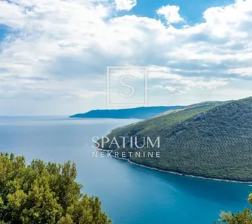 PLOMIN, POLJOPRIVREDNO ZEMLJIŠTE S RUŠEVNOM KUĆOM I POGLEDOM NA MORE - cover