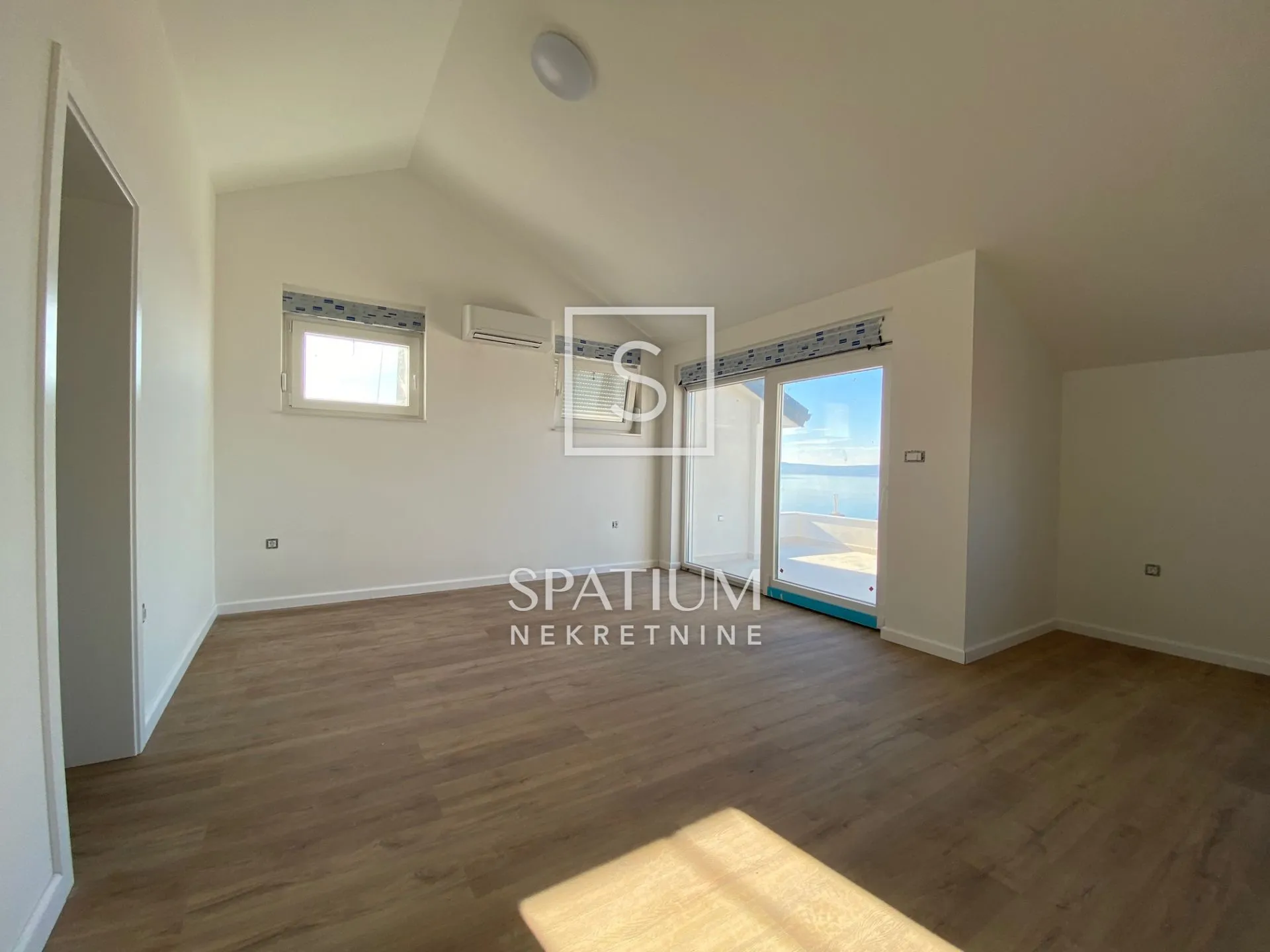 CRIKVENICA, STAN S POGLEDOM 3S+DB - cover