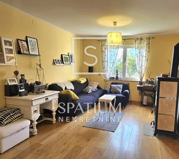 CRIKVENICA, KOMFORAN STAN S OKUĆNICOM I PARKINGOM - cover