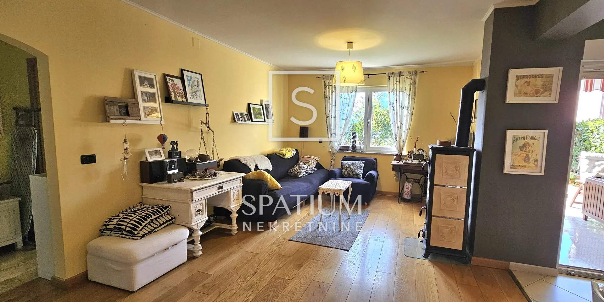 CRIKVENICA, KOMFORAN STAN S OKUĆNICOM I PARKINGOM - cover