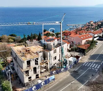 VOLOSKO, EKSKLUZIVNO U SPATIUMU, PENTHOUSE S BAZENOM U VRHUNSKOJ NOVOGRADNJI - cover