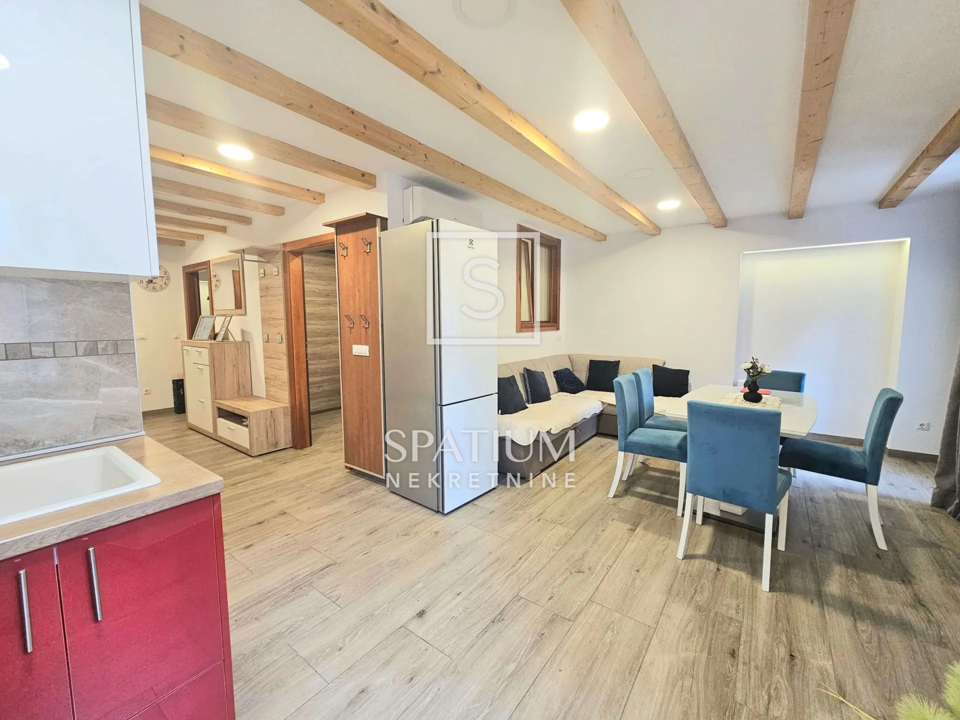 ROVINJ, DVOSOBAN STAN U STAROGRADSKOJ JEZGRI - cover