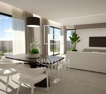 ROVINJ, LUKSUZNI STAN U PRIZEMLJU S DVORIŠTEM - cover