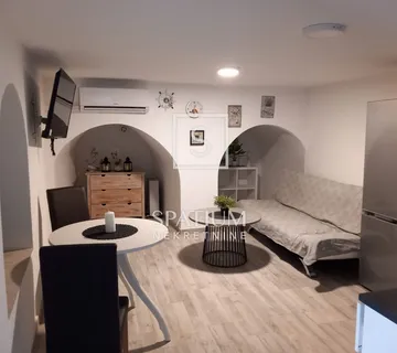 BRIBIR, VINODOLSKA OPĆINA, KUĆA S DVA STANA - cover