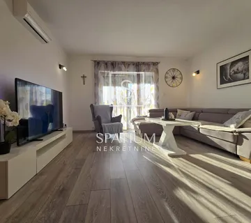 KUKULJANOVO, TROSOBAN STAN S OKUĆNICOM - cover