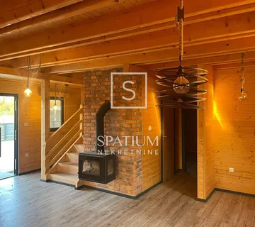 KARLOVAC, PREDIVNA DRVENA KUĆA UZ KUPU U OKOLICI KARLOVCA - cover