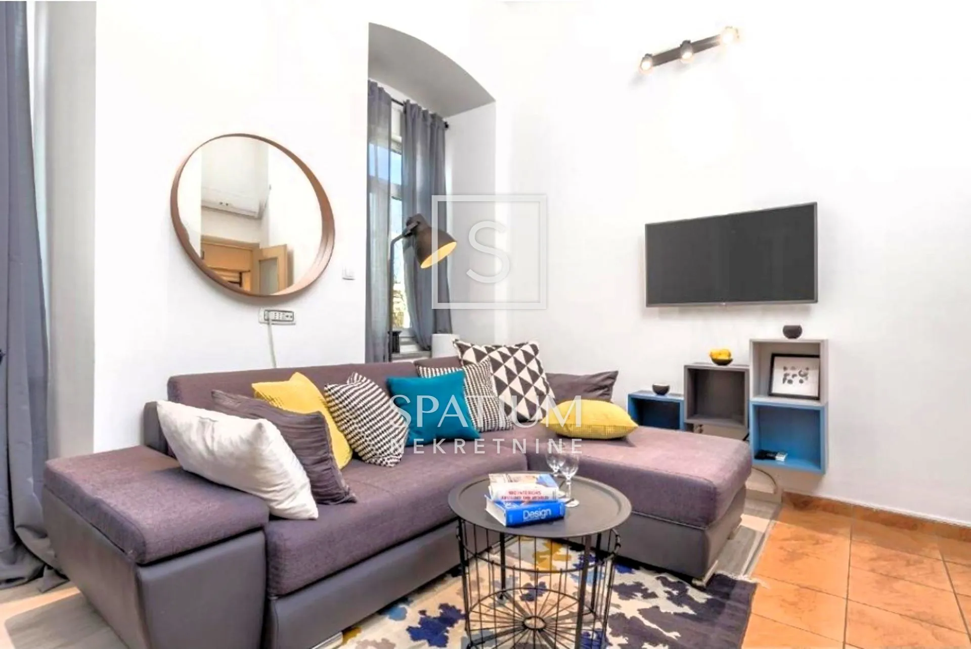 CENTAR, JEDNOSOBNI STAN S DNEVNIM BORAVKOM, ZA NAJAM - cover