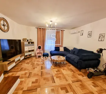 NOVI VINODOLSKI, DVIJE KUĆE S DVORIŠTEM BLIZU MORA - cover