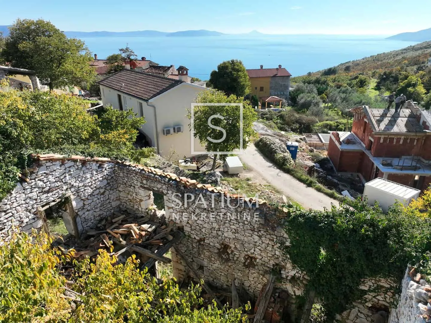 LABIN, RUŠEVNA KAMENA KUĆA S POGLEDOM NA MORE - cover