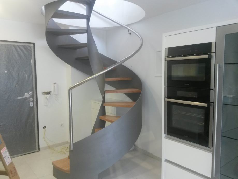 spiralne-stepenice-slika-43472977