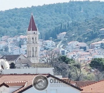 TROGIR, KOMFORAN ČETVEROSOBAN STAN + PARKING MJESTO - cover