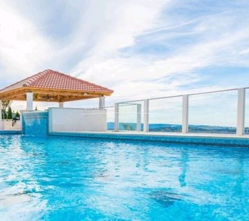 Luksuzna vila sa bazenom, jacuzzijem, pogledom, okolica Splita - cover