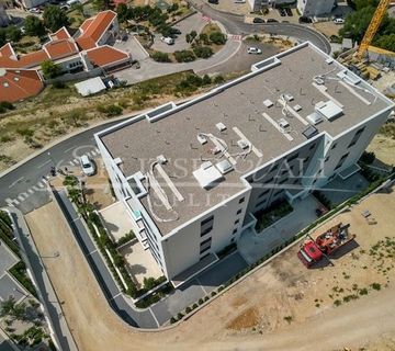Makarska-novogradnja predivan dvosoban stan - cover