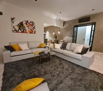 Centar, luksuzn stan,112 m2, 2S+DB, s balkonom i pogledom - Rijeka