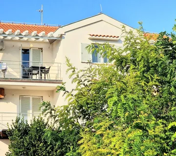 Pag- dva apartmana, pogled na more, vrt - cover