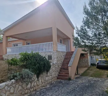 Kuća 60 m od mora, Ugljan - cover