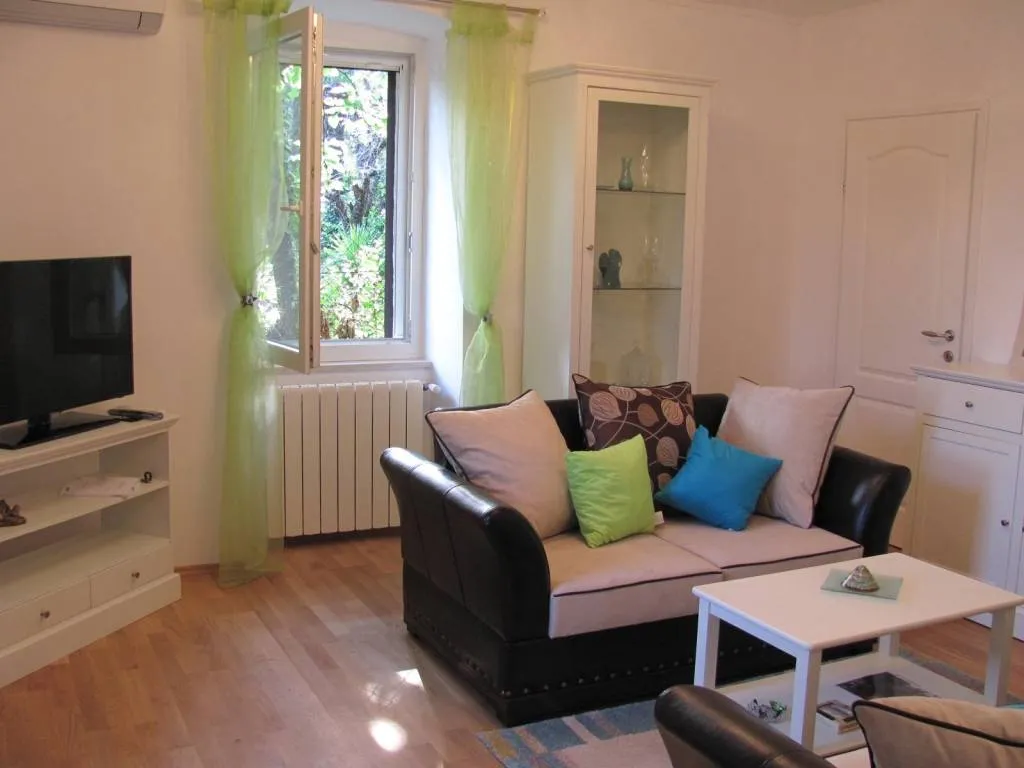 Opatija,50m2,1S+DB,s terasom - cover