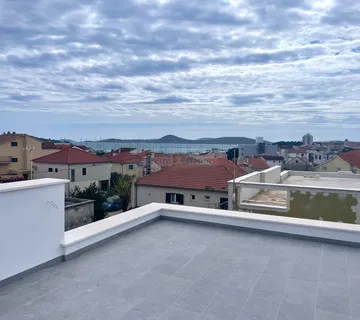 Penthouse luksuzni stan Vodice, 3S+DB, pogled na more, krovna terasa - cover