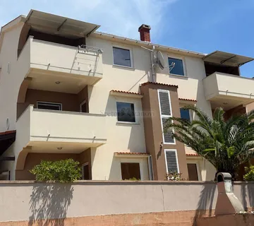 STARA NOVALJA, Kuća sa 7 apartmana + dodatni objekt, prilika za investiciju - Stara Novalja, Novalja