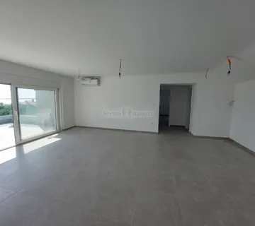 Stan Mandre, 3S+DB, pogled na more, blizina mora - cover