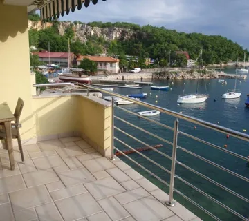 KOSTRENA, stan na plaži , 60m2 +8 m2 terase - cover