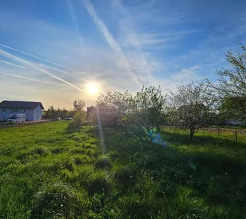 Građevinsko zemljište i 2 kuće (2212 m2) - Stubičke Toplice