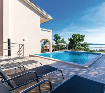 Kostrena, kuća s bazenom i pet soba - cover