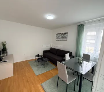 Apartman Novalja, 2S+DB, 2. kat, bazen, top lokacija