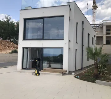 Kostrena, novogradnja, Kuća sa 2 stana, bazenom i depadansom - cover