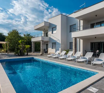 KRK, NOVOGRADNJA, 300 m2, kuća sa četiri stana i bazenom - Brusići, Krk