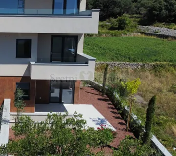 Stan Jakišnica, 2S + DB, okućnica - cover