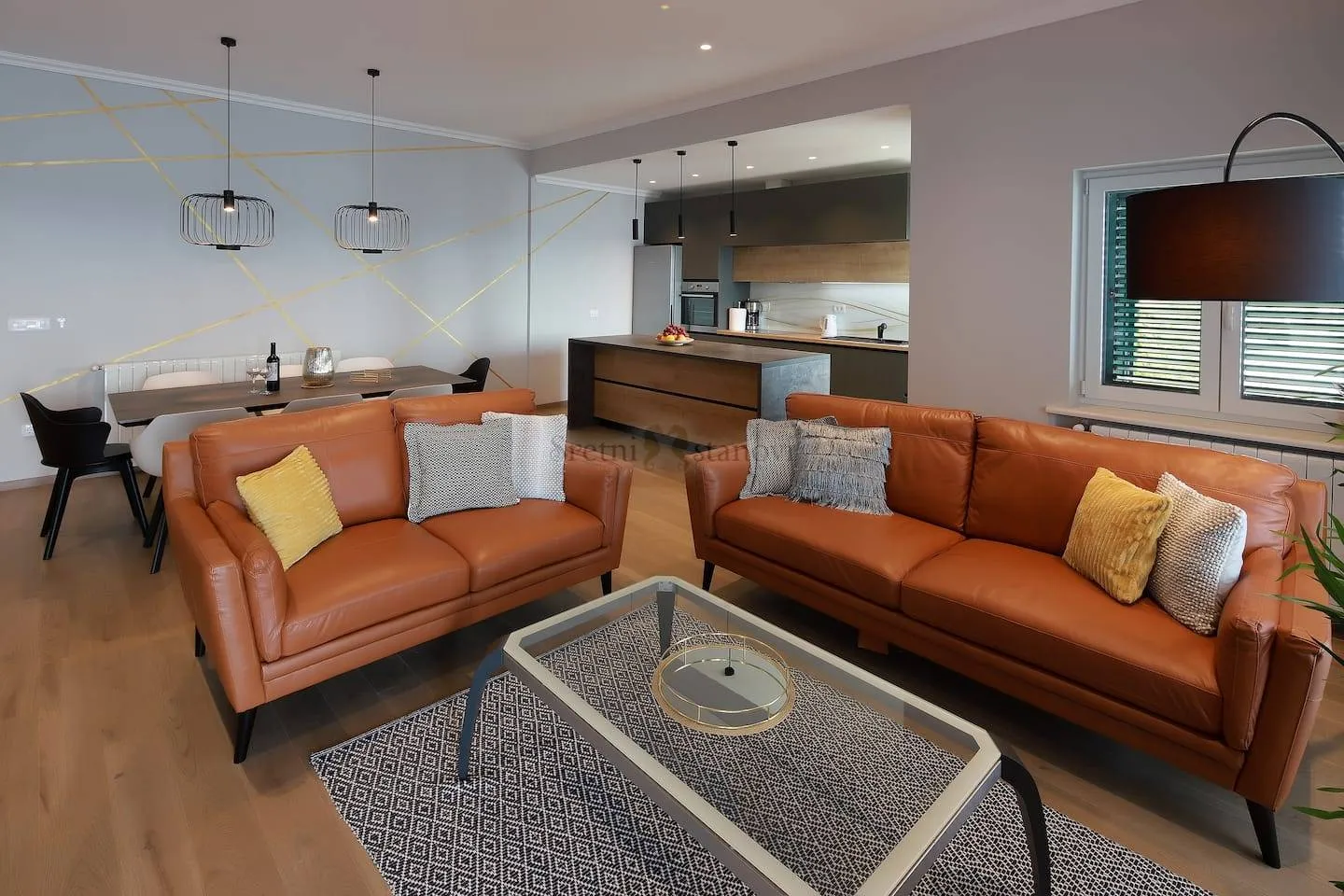 Luksuzni stan za najam, Pećine, prvi red do mora  - cover