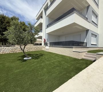 Penthouse Novalja (2s+db) - cover
