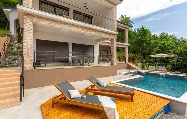 Opatija, Veprinac, 200 m2, atraktivna kuća s bazenom - cover