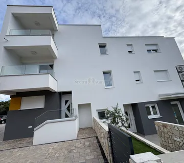 Stan Novalja, 2S + DB, djelomičan pogled na more - cover