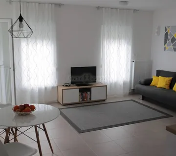 Hosti, 50 m2, 1S+DB, parking i predivan pogled - cover