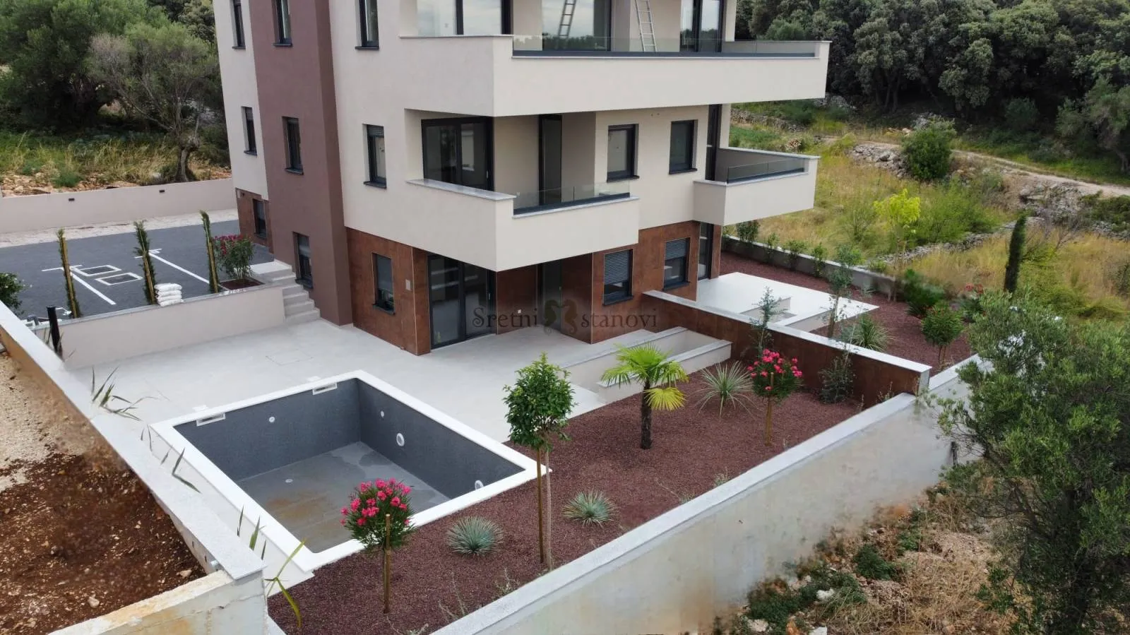 Stan Jakišnica 2S +DB, bazen, okućnica - cover