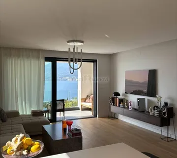 Costabella, 2s+db, 85 m2+ vrt 60 m2, moderan stan s pogledom - cover