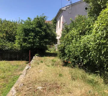 POBRI, Starina na parceli od 700m2 pogled na more - cover