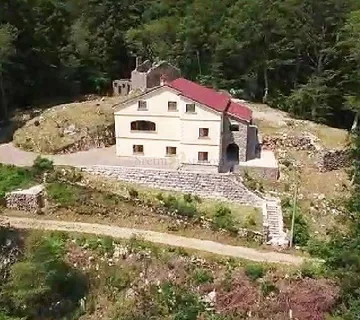 Kuća Učka, Istra, Kvarner, pogled na more i zaljev, okružena šumom - Vela Učka, Opatija