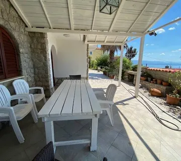 IČIĆI, 2S+DB, 75 m2, s terasom i okućnicom - Ičići, Opatija