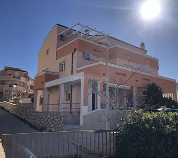 Vidalići, Kuća s 5 apartmana i garažom, drugi red od mora - Vidalići, Novalja