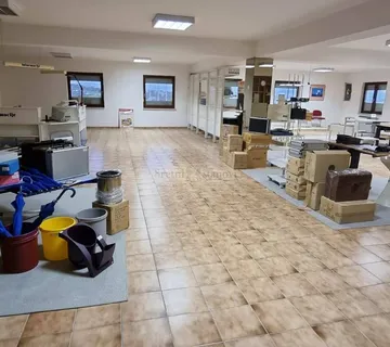 Prodajni Prostor+ Skladišni Prostor+ Ured - Glavani, Kostrena