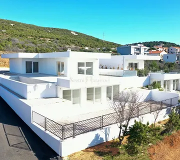 Luksuzna vila s bazenom Stara Novalja, 3S+DB, 388,50 m2, pogled na more - cover