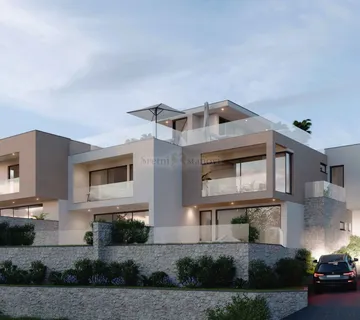 Luksuzna kuća Vodice, bazen, jacuzzi, krovna terasa, 3S+DB