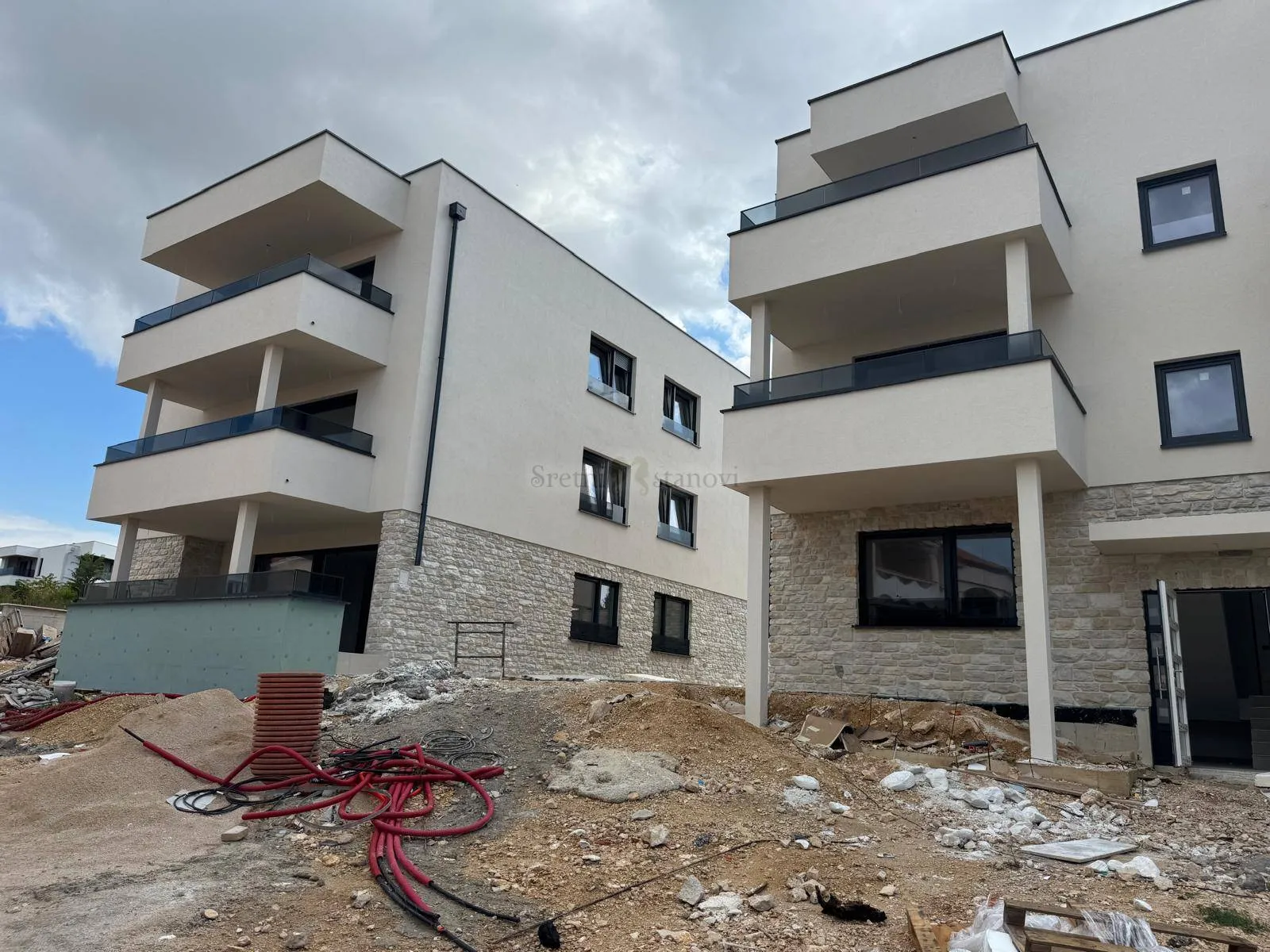 Stan Novalja, 1S + DB, mirna lokacija - cover