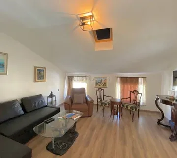 Lovran, 82 m2, 2S+DB, strogi centar - cover