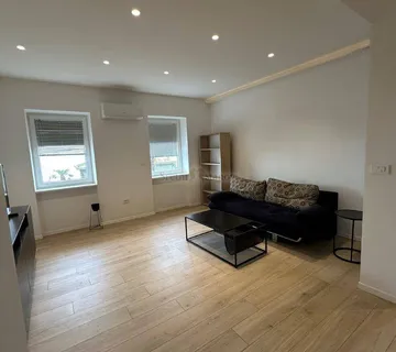 Trsat, 2S+DB, 70 m2, etaža s okućnicom - Rijeka