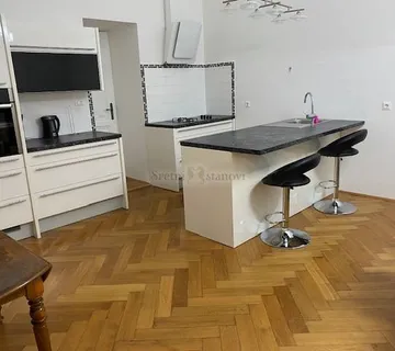 Centar, gospodski stan, 3s+db, 140 m2 - cover